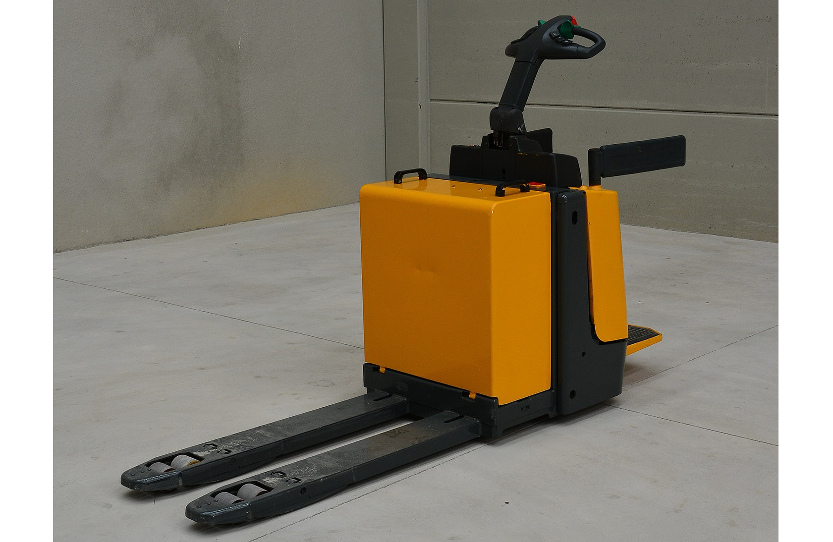 I controlli frequenti al transpallet ne prolungano la vita e prevengono le problematiche future.